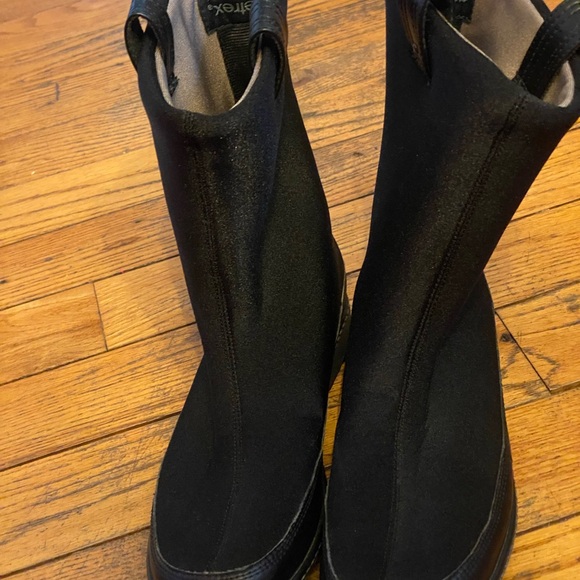 Aetrex Sleek Black Berries Boot. US size 7.5M. Supportive. Like new! Leather. - Picture 2 of 5